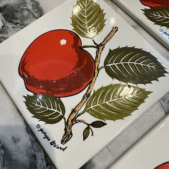 MID-CENTURY GEORGES BRIARD APPLE ENAMEL METAL TILE TRIVET / COASTERS - Picture 4 of 6